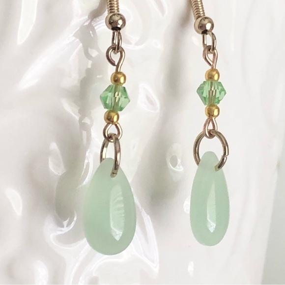 New Mint Green Pastel Glass Teardrop Dangling Earrings Handmade Water Droplet - Picture 5 of 8
